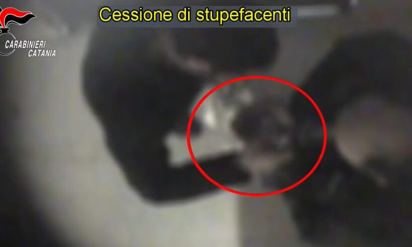 Catania, decine di arresti per droga nella “Fossa dei Leoni” di Librino: il codice dei pusher e le tecniche di sorveglianza (VIDEO)