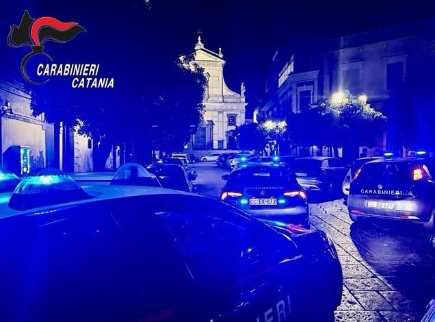 Biancavilla, aggredirono 40enne davanti al chiosco per un sms galante: Daspo per due