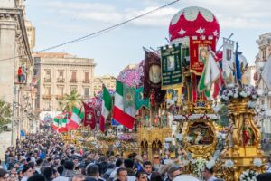 Catania, il monito dell’Arcivescovo: “Seguite S. Agata con sacco e rosario in mano e senza danzare”