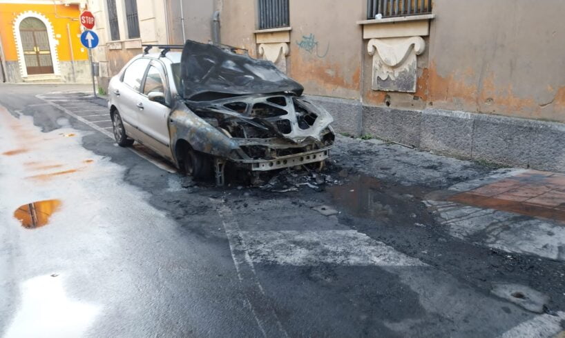 Adrano e S. M. di Licodia, incendi nella notte bruciano 2 auto: probabili cause accidentali