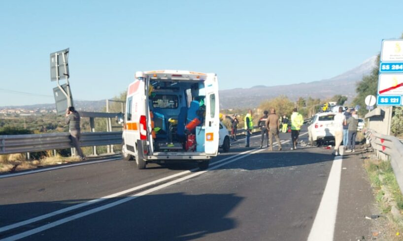 Paternò, scontro frontale tra due auto tra la SS 121 e SS 284: muore donna di 62 anni