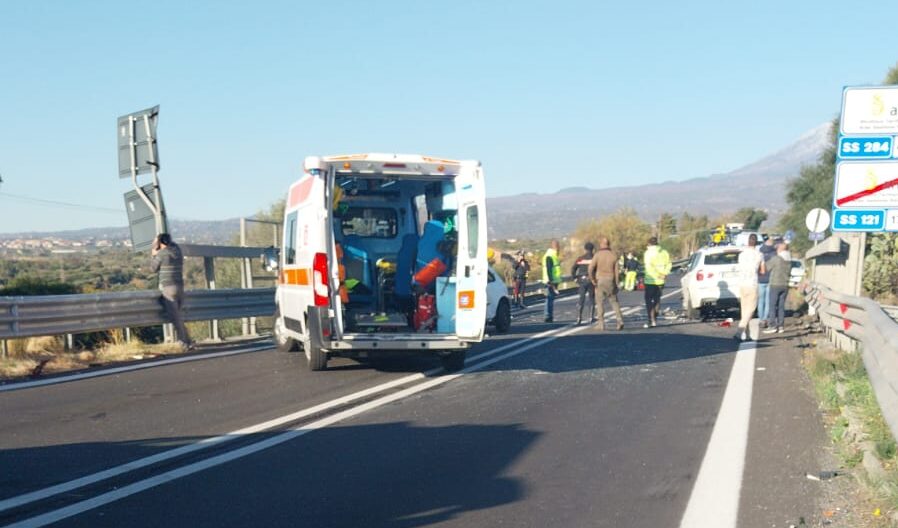 Paternò, Scontro Frontale Tra Due Auto Tra La SS 121 E SS 284: Muore ...