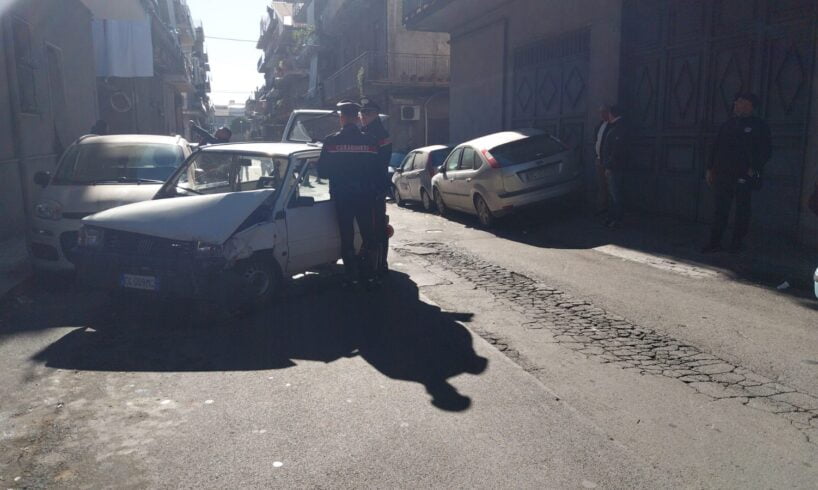 Paternò, incidente stradale tra una Moto e diverse auto coinvolte. Due feriti