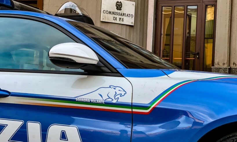 Adrano, in auto con un pugnale e la marijuana per uso personale: denunciato 25enne