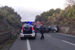 Paternò, scontro tra due auto sulla SS 284: coppia di settantenni in ospedale