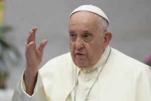 Bergoglio parla di sesso all’udienza generale: “È dono di Dio. Castità è più che astinenza sessuale”