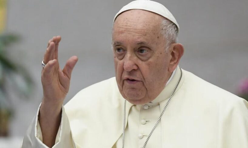 Bergoglio parla di sesso all’udienza generale: “È dono di Dio. Castità è più che astinenza sessuale”