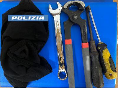 Catania, nella notte tentano furto in una trattoria della Plaia: 3 persone arrestate