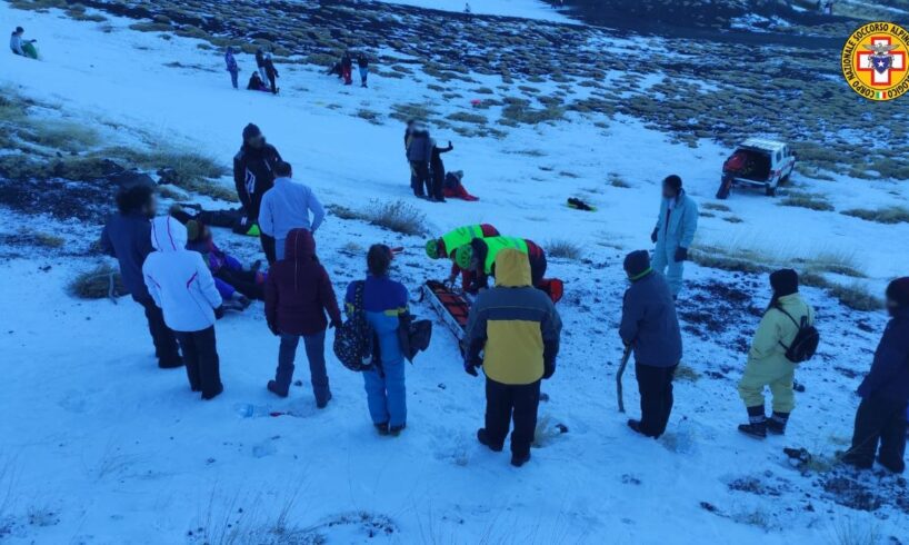 Etna, soccorso a Piano Provenzana 31enne di Barcellona Pozzo di Gotto: sospetta frattura dopo scivolata sul ghiaccio