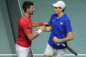 Sinner nella storia: batte Djokovic e va in finale all’Australian Open: è il primo italiano