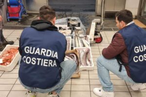 Catania, Guardia Costiera sequestra 2 tonnellate di prodotti ittici