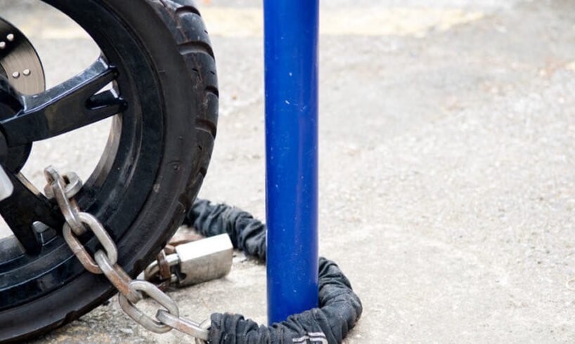 Catania, ladro protegge scooter rubato con una catena: il mezzo ritrovato a San Berillo Vecchio