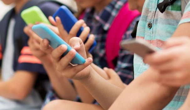 Ddl all’Ars per vietare ai bambini uso del telefonino e dispositivi digitali: domani la presentazione