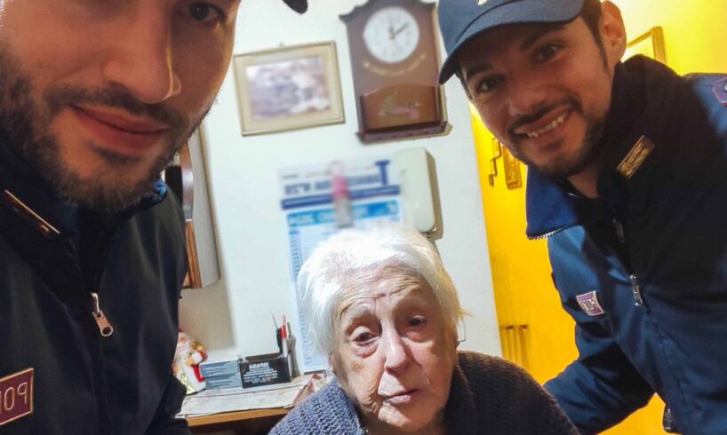 Catania, ultranovantenne si sente sola e chiama la Polizia: gli agenti vanno a casa e la confortano