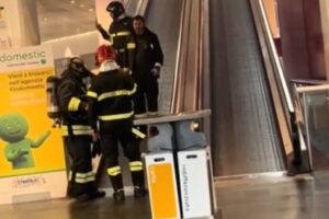 Belpasso, paura ad Etnapolis: principio d'incendio in un negozio, evacuato il centro commerciale