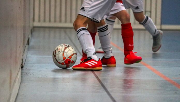 Siracusa, picchiò l’arbitro dopo partita di calcio a 5: Daspo di 9 anni per calciatore di Acireale