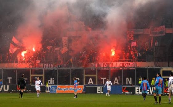 Catania, Daspo immediato a giovane tifoso con fumogeno allo stadio: per un anno ingresso vietato al ‘Massimino’