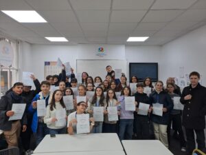 Indimenticabile esperienza a Londra per gli studenti della scuola "Luigi Sturzo" di Biancavilla. Un gruppo di giovani studenti della scuola secondaria di primo grado "Luigi Sturzo" ha fatto ritorno da un'indimenticabile esperienza di vacanza all'estero nella vivace metropoli di Londra.