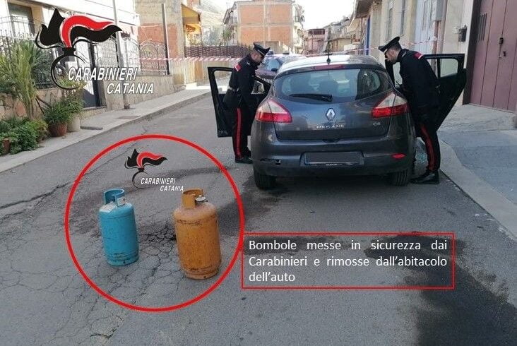 Palagonia, tentano di fare esplodere auto con due bombole dentro: 3 giovani arrestati per tentata strage