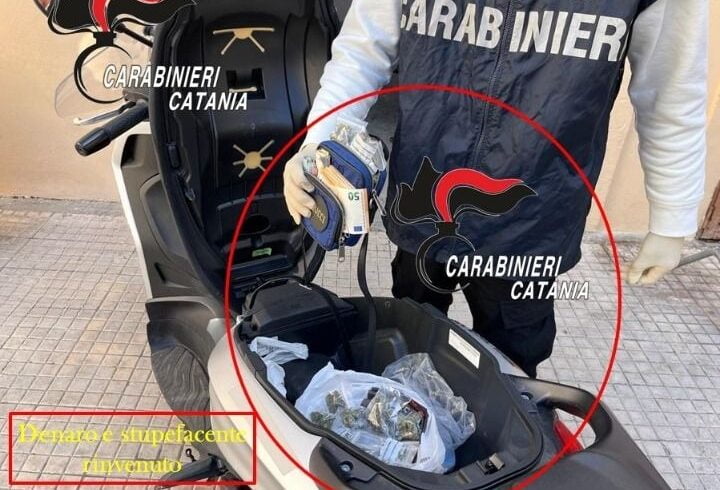 Catania, pusher tentano fuga con lo scooter dopo essere stati scoperti: in 2 ai domiciliari