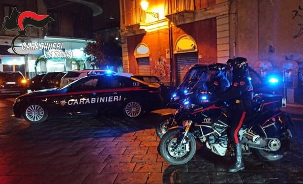 Catania, 22enne viaggiava in auto con la patente falsa: denunciato