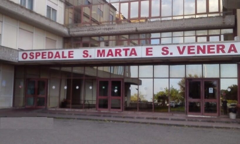 Acireale, 76enne stanco di aspettare scappa dal Pronto Soccorso con un infarto in corso: rintracciato e ricoverato