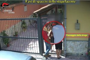 Giarre, operazione ‘Tigre reale’ smantella piazza di spaccio nel quartiere Jungo: 4 arresti e 20 indagati (VIDEO)