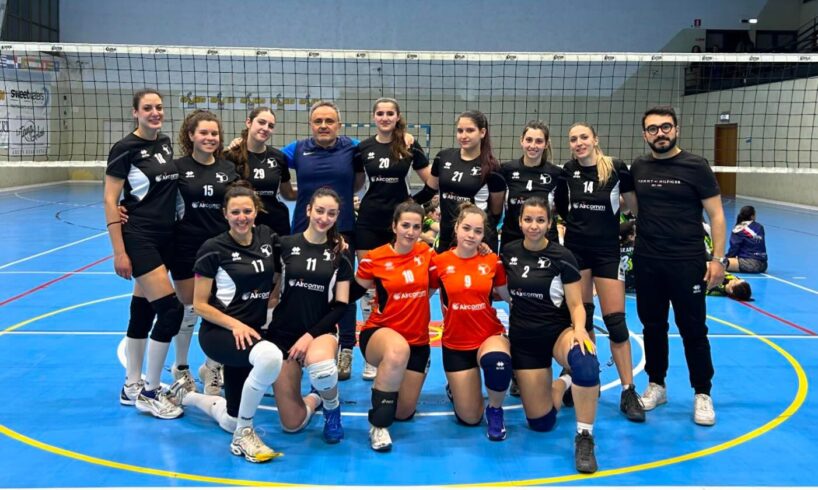 Adrano, la squadra femminile di volley ‘San Giuseppe’ promossa in serie C: le congratulazioni del sindaco Mancuso