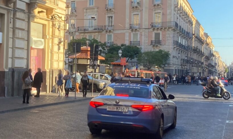 Catania, minorenne palpeggiata al seno in Piazza Stesicoro: 24enne arrestato per violenza sessuale aggravata arrestato