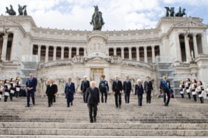 25 Aprile, in Italia Festa della Liberazione: cortei a Roma e Milano. Corona d’alloro di Mattarella all’Altare della Patria