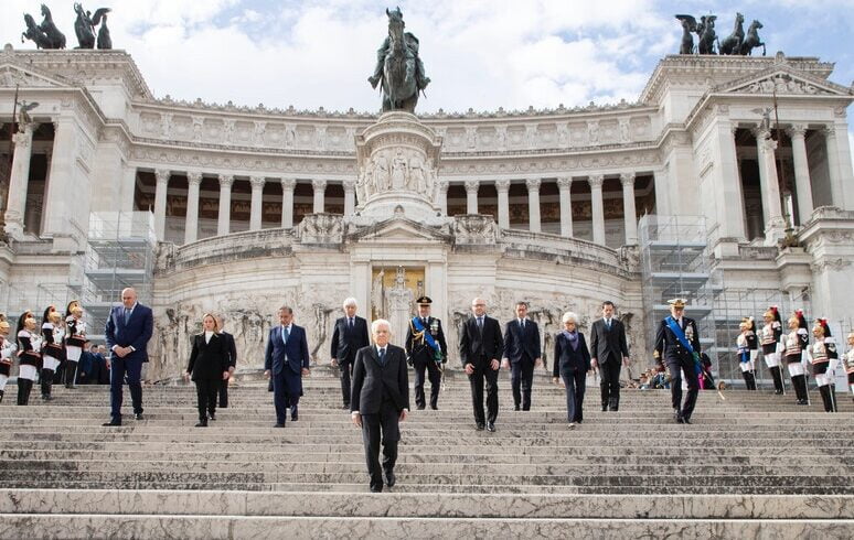 25 Aprile, in Italia Festa della Liberazione: cortei a Roma e Milano. Corona d’alloro di Mattarella all’Altare della Patria