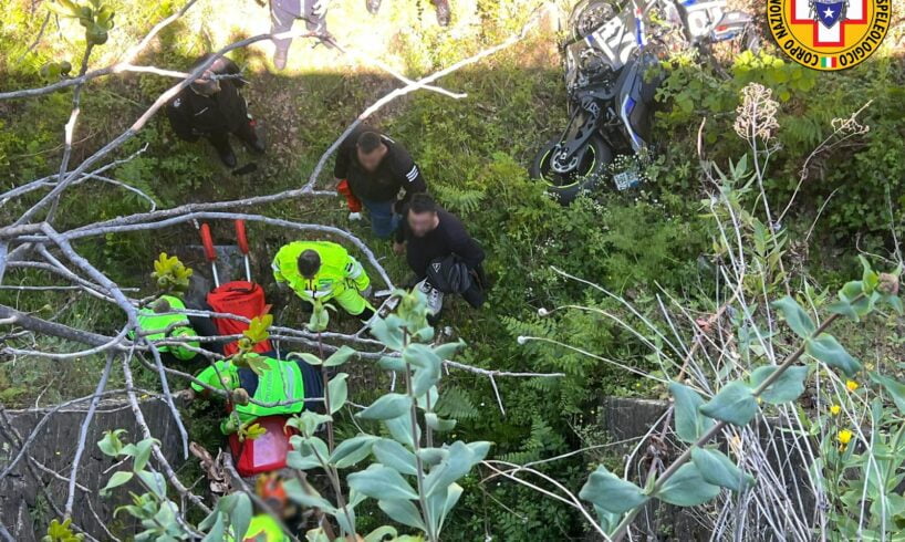 Linguaglossa, soccorso motociclista di Giardini Naxos precipitato in una scarpata: lungo la Mareneve