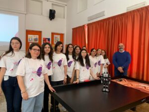 Biancavilla, alla scuola media ‘Sturzo’ la lezione degli ingegneri della STMicroelectronics: premi per il progetto ‘Girls Code It Better’