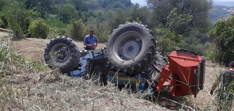 Castiglione di Sicilia, tragedia sul lavoro: frana terreno e 52enne muore schiacciato dal trattore