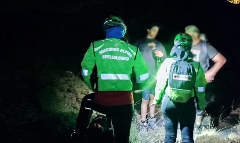 Etna, due giovani escursionisti soccorsi in zona Monte Nero a Linguaglossa: non avevano abbigliamento adeguato