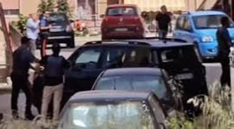 Agrigento, 35enne accoltella moglie e figli e si barrica in casa: lei voleva separarsi