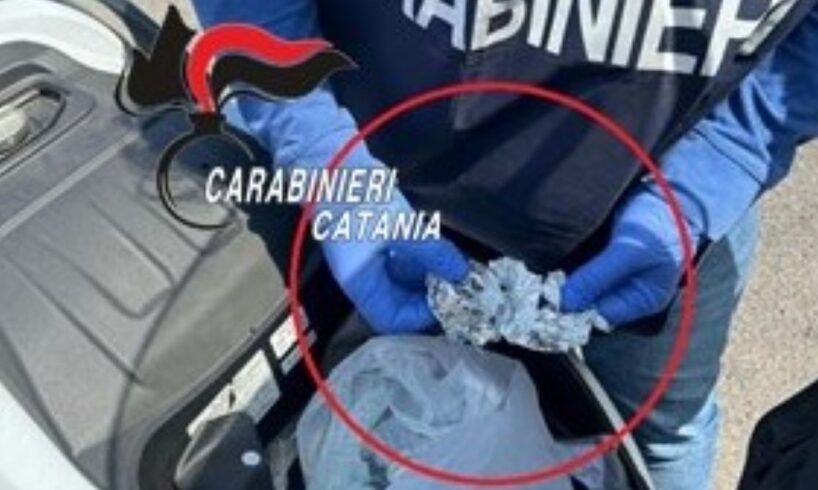 Catania, a Librino arrestati due spacciatori ‘al lavoro’: sequestrati 170 g di cocaina