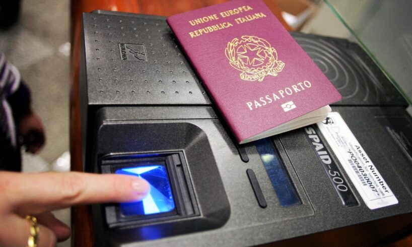 Turismo, in Italia si accorciano i tempi per il rilascio del passaporto: verifiche ‘Altroconsumo’ anche a Catania e Palermo