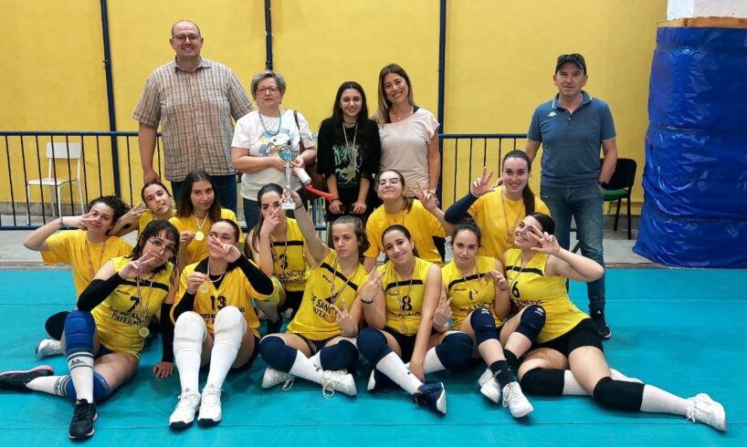 Paternò, la squadra di volley femminile del liceo ‘De Sanctis’ è campione provinciale ai giochi scolastici