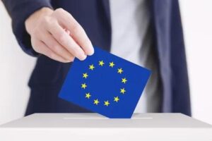 Europee, al via (dalle 15) il voto per scegliere i 76 deputati italiani: tra finti candidati pronti alla rinuncia e voto valido per Berlusconi