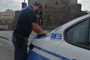 Adrano, 43enne ubriaco va a zig-zag sulla strada con la patente scaduta: denunciato e sanzionato