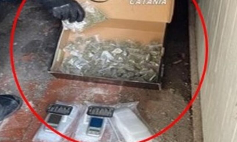 Paternò, 55 dosi di marijuana nascoste a casa in una scatola per scarpe: pusher 19enne arrestato