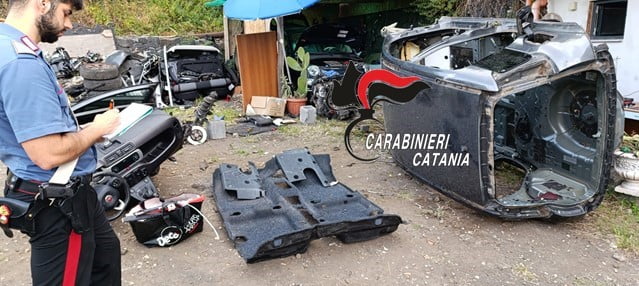 Zafferana Etnea, in una villa la base di ‘smontaggio’ delle auto rubate: denunciati 3 uomini