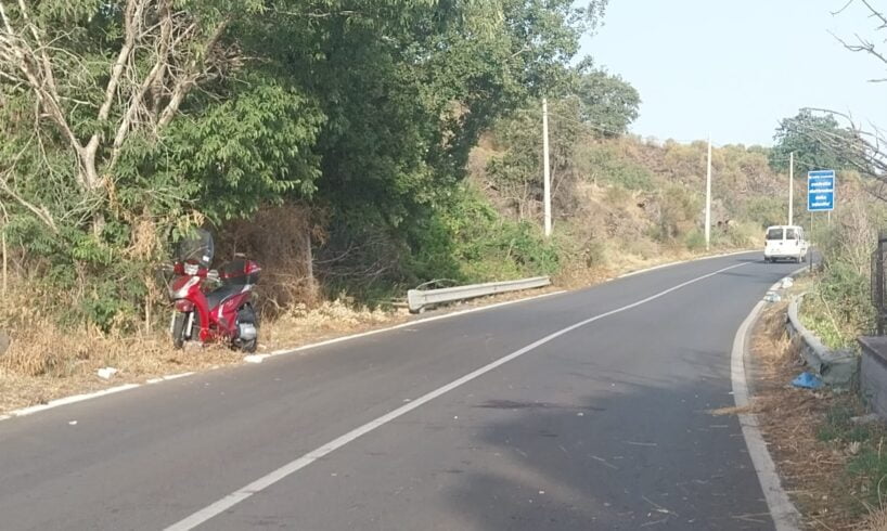 Ragalna, scooter si scontra con furgone sulla SP 160: in ospedale il conducente