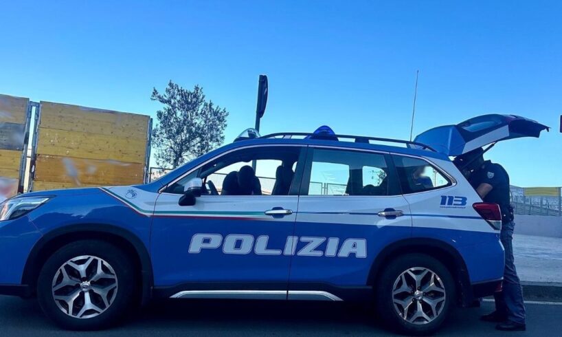 Catania, lotta ai parcheggiatori abusivi nella zona lungomare: multe per guida senza casco