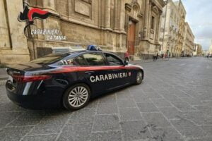 Catania, ruba due profumi da multistore di via Etnea: 40enne arrestato