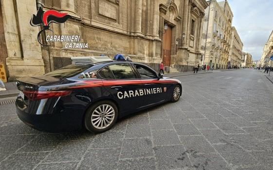 Catania, ruba due profumi da multistore di via Etnea: 40enne arrestato