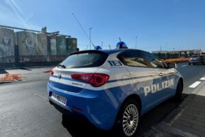 Catania, provano la pistola con silenziatore sulle strade di San Berillo: 4 arresti