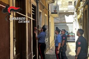 Paternò, 78enne subaffittava case a cittadini extracomunitari: denunciato