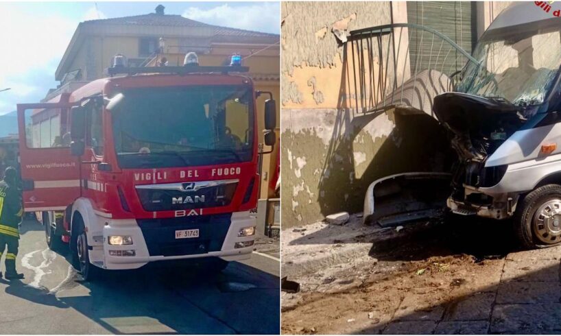 Santa Venerina, minibus ‘impazzito’ va a sbattere contro balconcino di una casa: feriti 13 passeggeri, due gravi